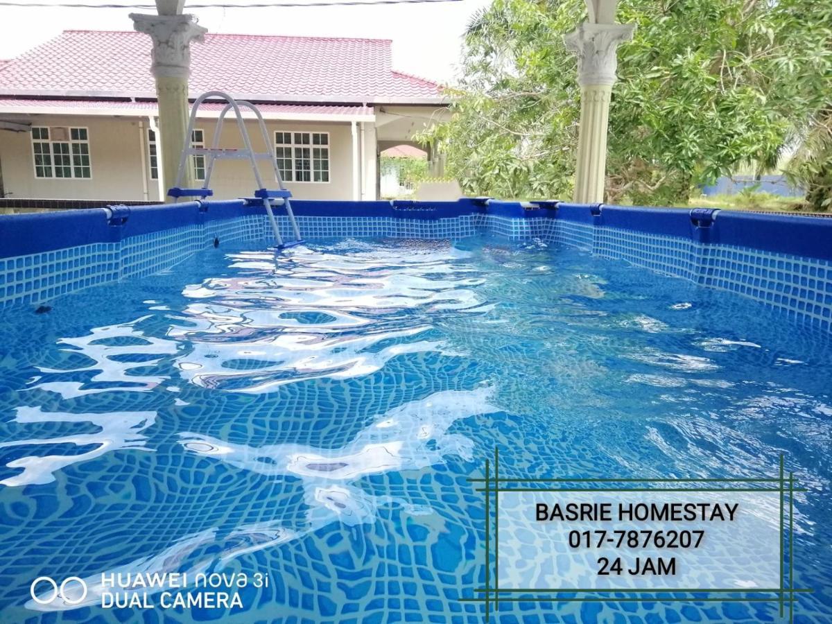 Basrie Villa "Mslim Only" - Mini Cinema , Private Pool , Wi-Fi , Netflix Muar Eksteriør billede