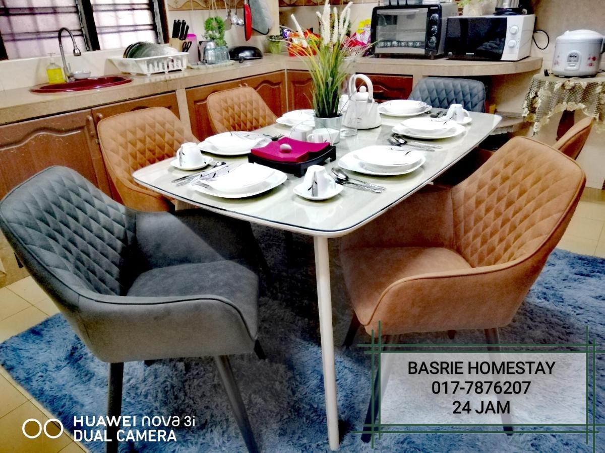 Basrie Villa "Mslim Only" - Mini Cinema , Private Pool , Wi-Fi , Netflix Muar Eksteriør billede