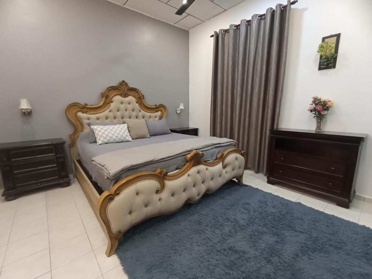 Basrie Villa "Mslim Only" - Mini Cinema , Private Pool , Wi-Fi , Netflix Muar Eksteriør billede