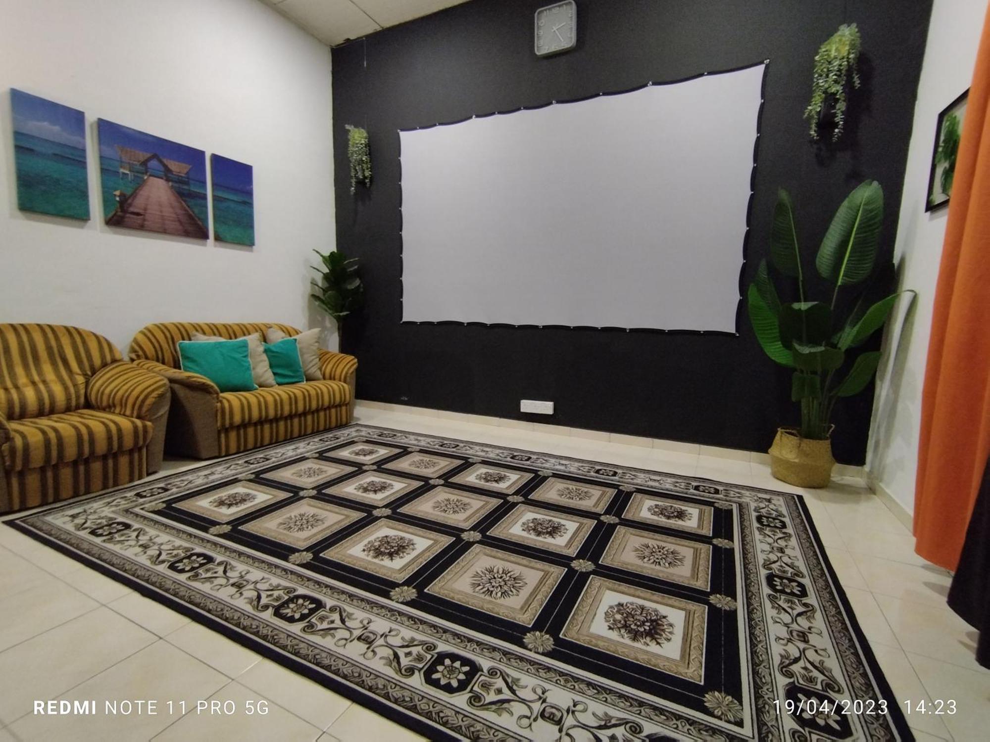 Basrie Villa "Mslim Only" - Mini Cinema , Private Pool , Wi-Fi , Netflix Muar Eksteriør billede