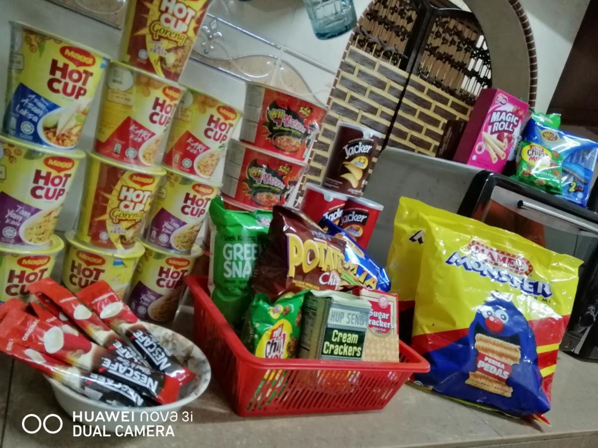 Basrie Villa "Mslim Only" - Mini Cinema , Private Pool , Wi-Fi , Netflix Muar Eksteriør billede